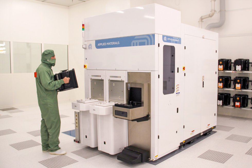 Applied Materials' eBeam metrology equipment at cleanroom of Fraunhofer IPMS
